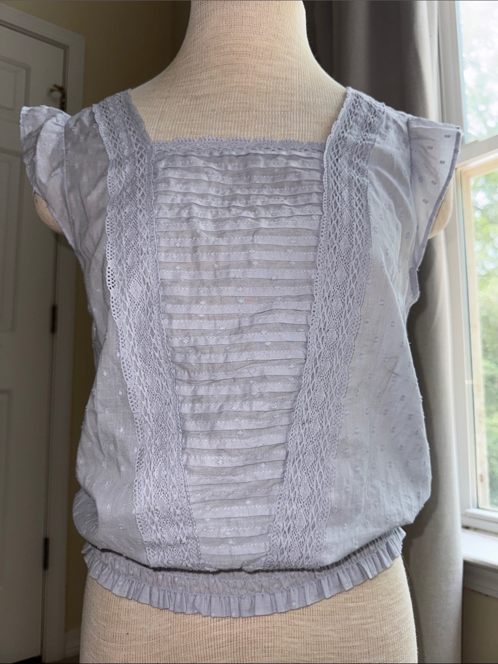 Lucky Brand Light Gray Lace-Trim Pintuck Sleeveless Blouse